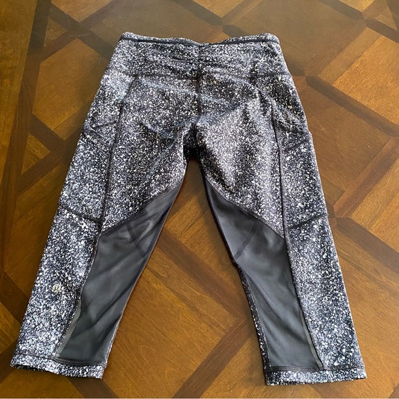 Lululemon cropped leggings EUC - Picture 4 of 9